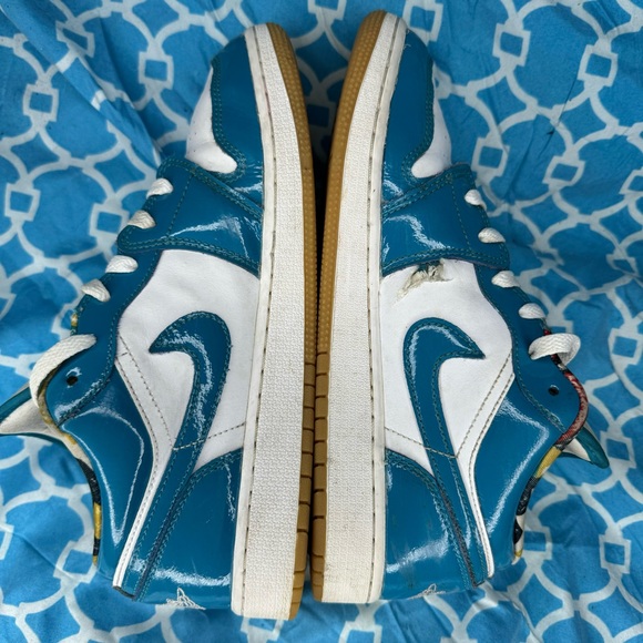 Nike Women’s size 8.5 Air Jordan 1 Low SE Barcelona sneakers unc blue gum bottom - Picture 6 of 11